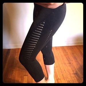 🖤 Lululemon Athletica laser cut leggings 🖤